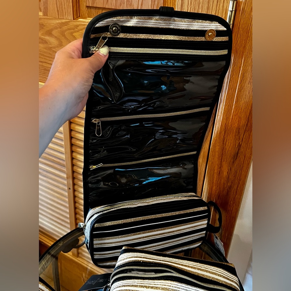 Gold Stripes Travel Makeup and Jewelry Pouches Set | NWT ✨ - Picture 5 of 6
